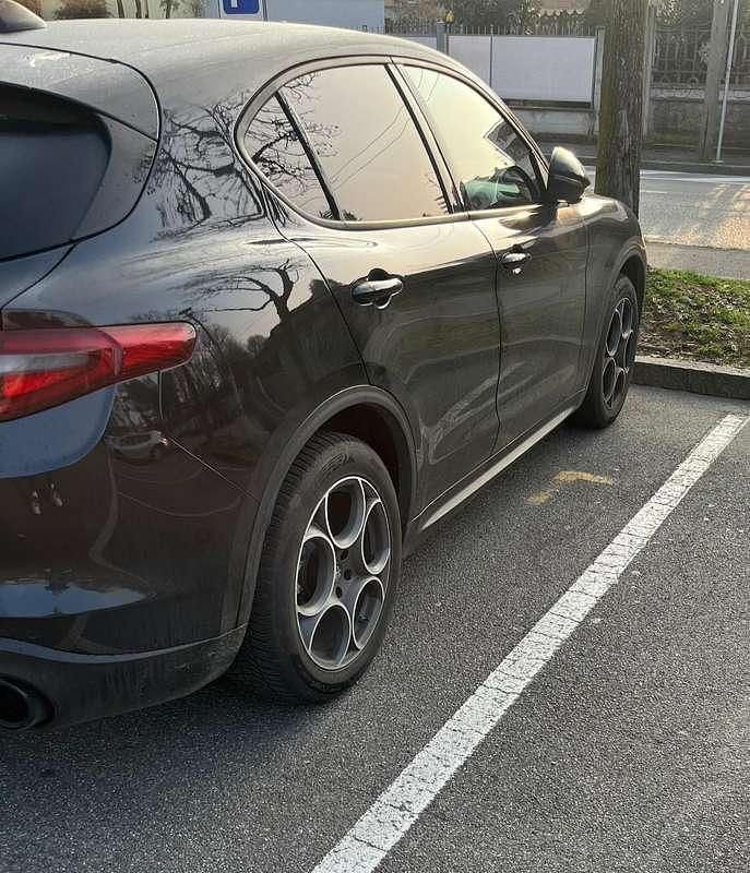 Usata Alfa Romeo Stelvio Sprint 190 CV (139 kW) 2022 Nero SUV