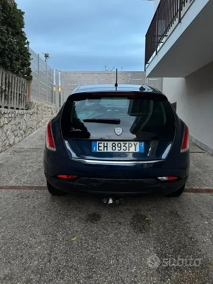 Usata Lancia Delta 120 CV (88 kW) 2011 Blu Utilitaria