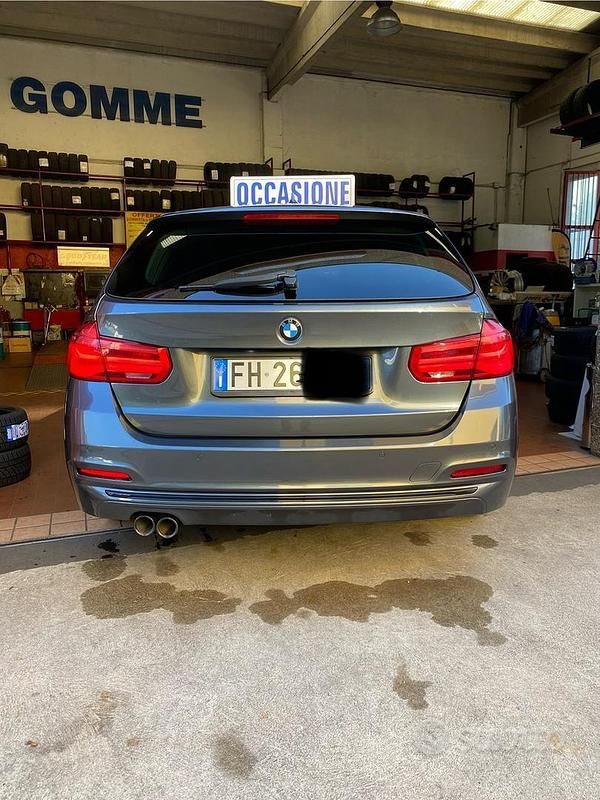 Usata BMW 320 Sport Line 190 CV (139 kW) 2017 Grigio Station wagon