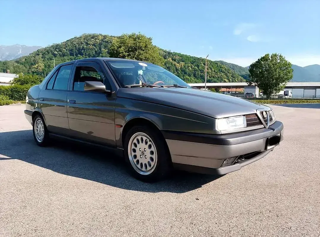 Usata Alfa Romeo 155 126 CV (92 kW) 1992 Grigio Berlina