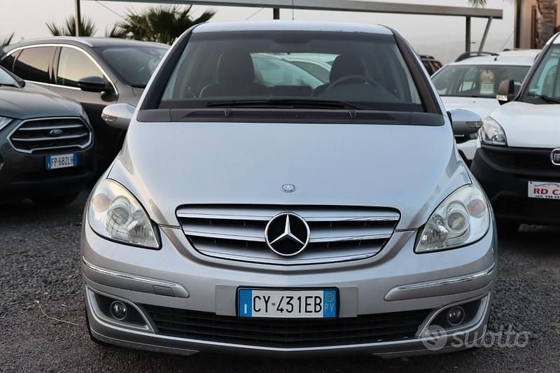 Usata Mercedes B180 109 CV (80 kW) 2005 Grigio Monovolume