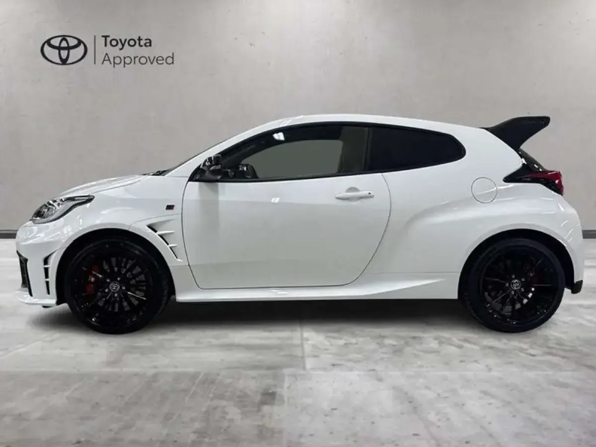 Nuova Toyota Yaris Aero 280 CV (205 kW) 2026 Bianco Utilitaria