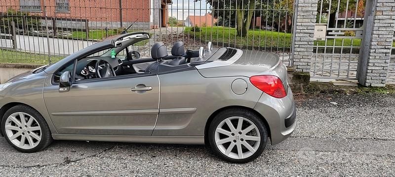 Grigio Usata 2008 Peugeot 207 CC Cabrio | 5000 € (Buon prezzo) - Immagine 1/4