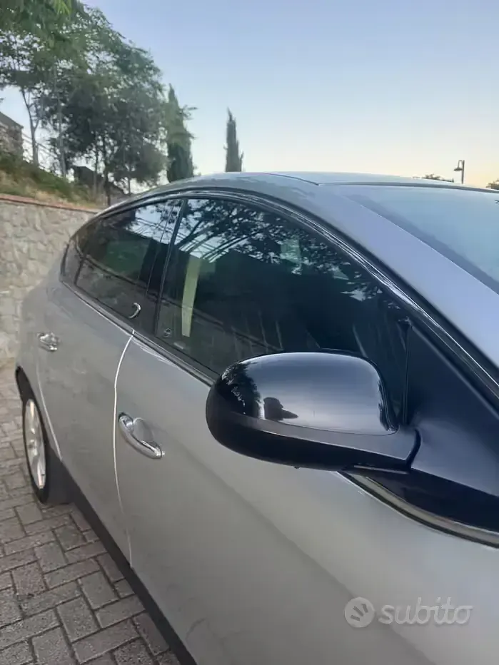 Usata Lancia Delta 120 CV (88 kW) 2011 Grigio Utilitaria