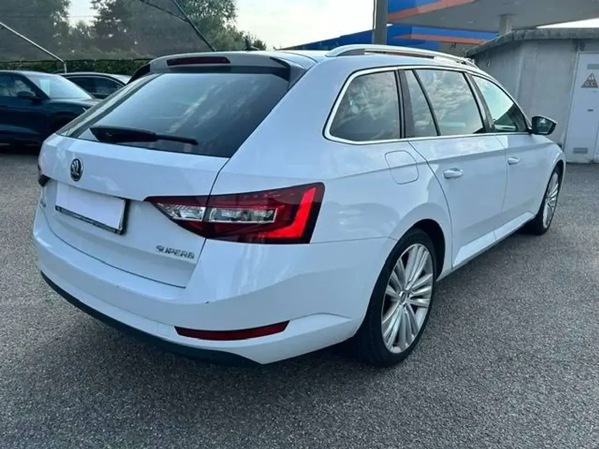 Usata Skoda Superb Style 150 CV (110 kW) 2015 Bianco Station wagon