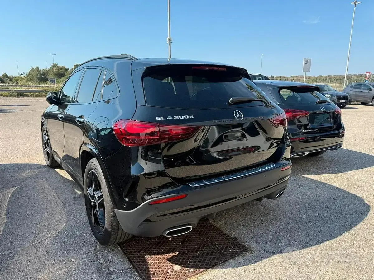Usata Mercedes GLA200 AMG line 150 CV (110 kW) 2025 Nero SUV