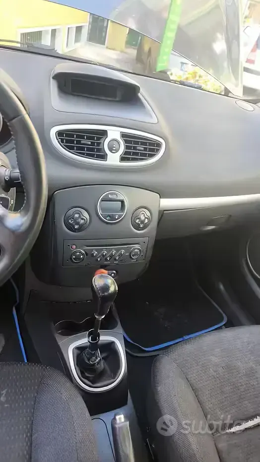 Usata Renault Clio II 85 CV (62 kW) 2006 Grigio Berlina