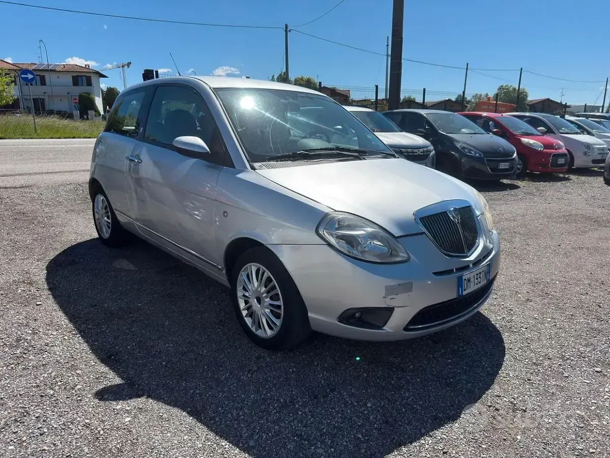 Usata Lancia Ypsilon 60 CV (44 kW) 2008 Grigio Utilitaria