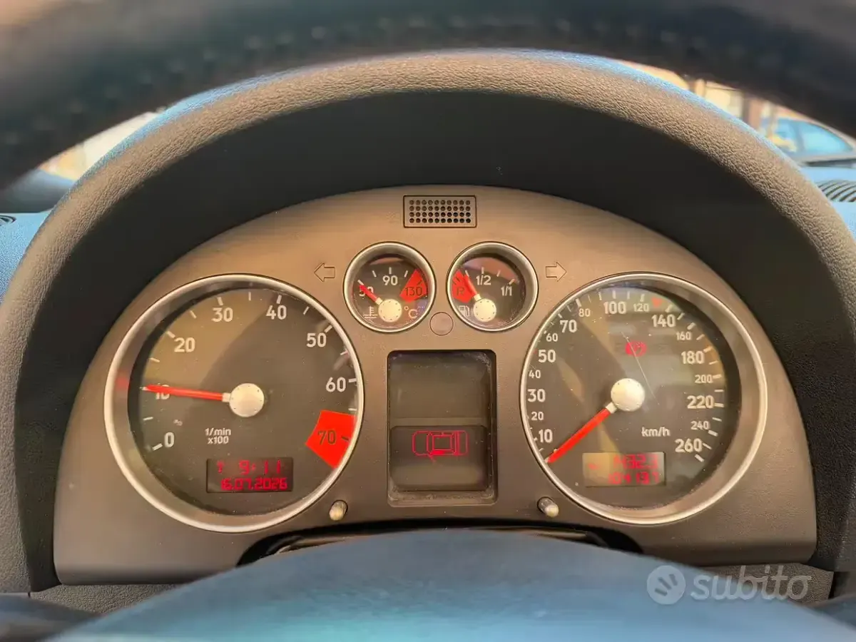 Usata Audi TT Roadster 179 CV (131 kW) 2000 Grigio Cabrio