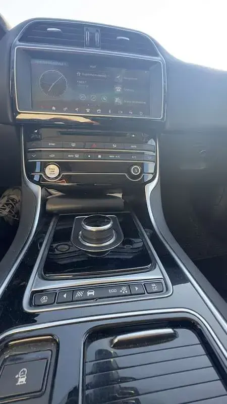 Usata Jaguar XE Prestige 179 CV (131 kW) 2019 Nero Berlina