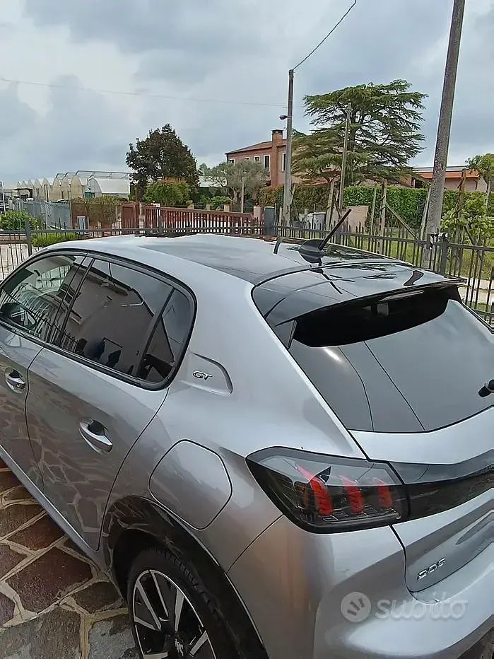 Usata Peugeot 208 100 CV (73 kW) 2022 Grigio Utilitaria