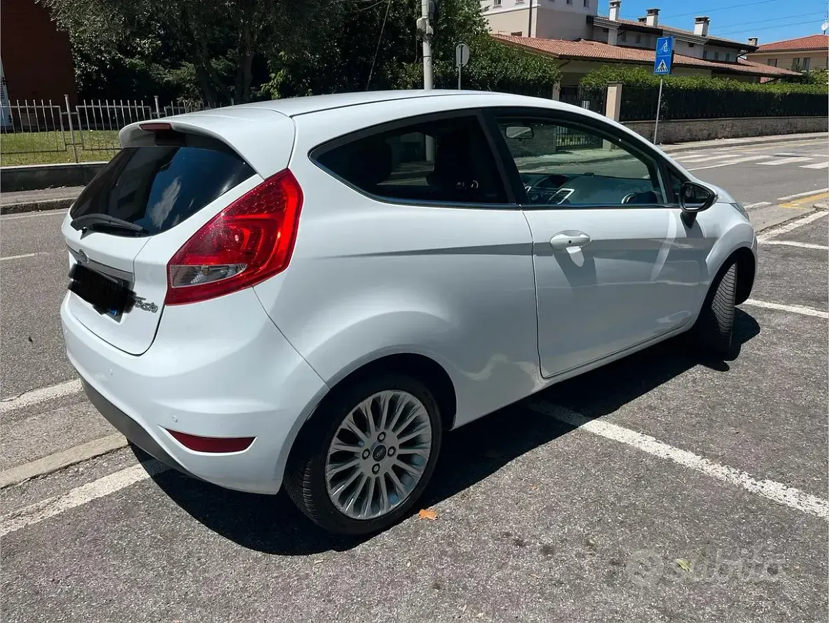 Usata Ford Fiesta 2012 Bianco Berlina
