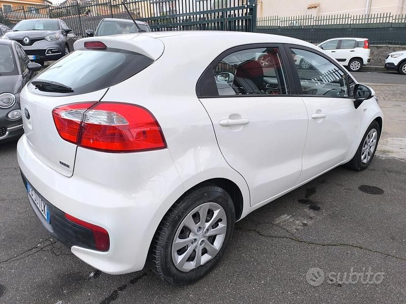 Usata Kia Rio Active 75 CV (55 kW) 2015 Bianco Berlina