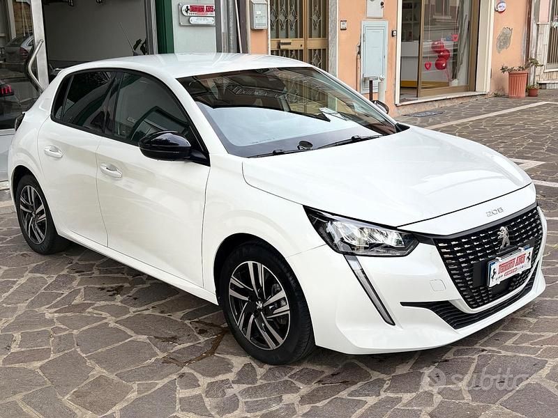 Usata Peugeot 208 Allure 101 CV (74 kW) 2022 Bianco Utilitaria