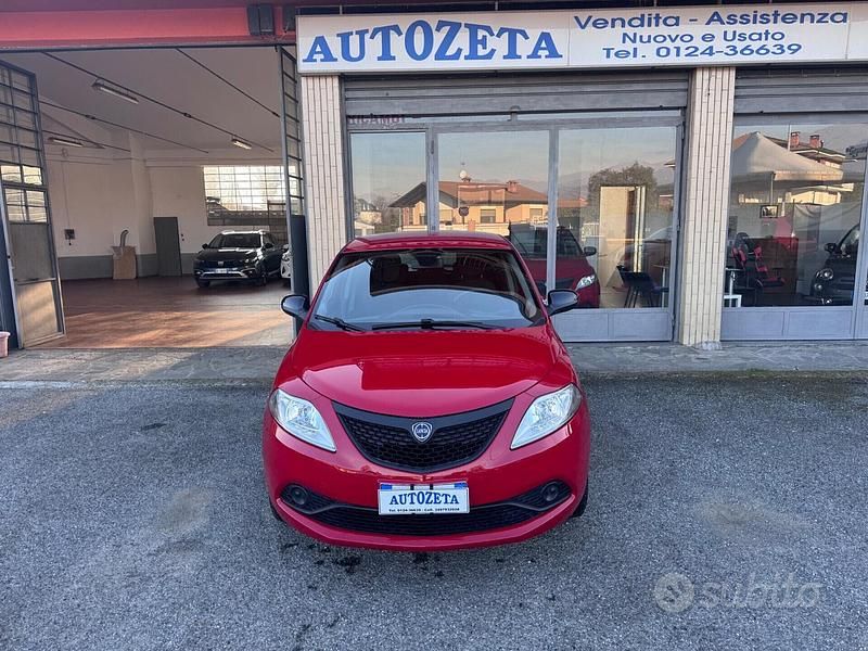 Usata Lancia Ypsilon Gold 69 CV (50 kW) 2019 Rosso Utilitaria