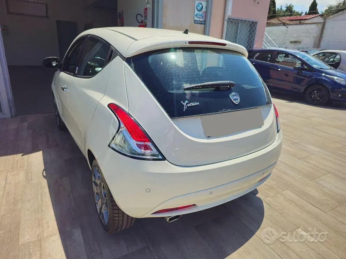 Usata Lancia Ypsilon 94 CV (69 kW) 2016 Utilitaria