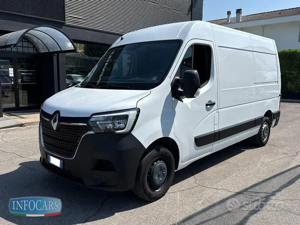 Usata Renault Master 42 kW (58 CV) 2021 Bianco pastello Monovolume