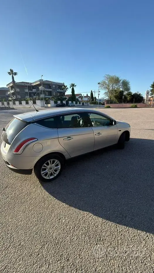 Usata Lancia Delta 120 CV (88 kW) 2009 Grigio Utilitaria