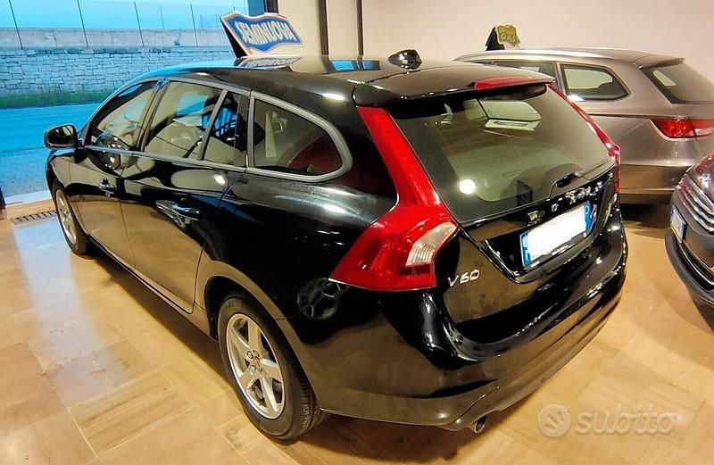 Usata Volvo V60 119 CV (87 kW) 2017 Nero Station wagon