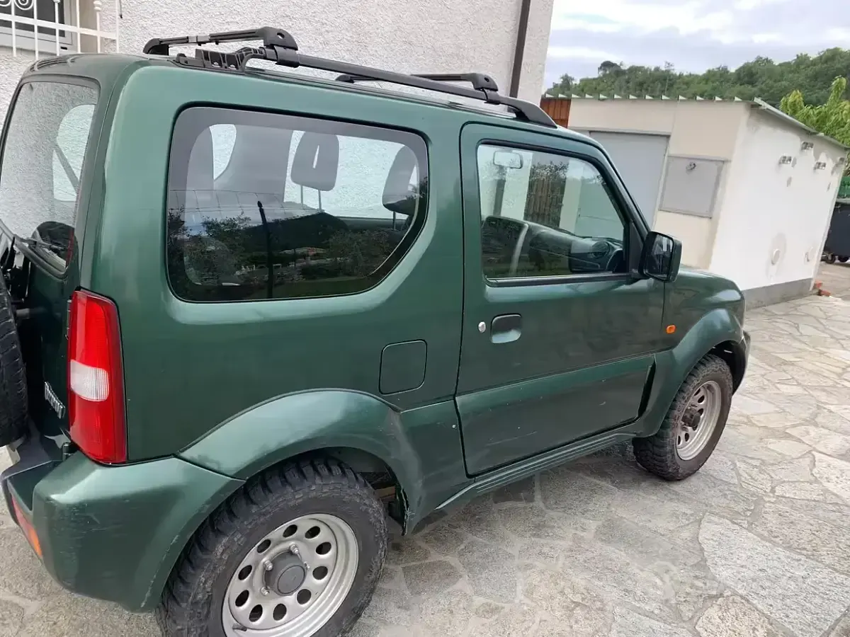 Usata Suzuki Jimny 85 CV (62 kW) 2011 Verde SUV