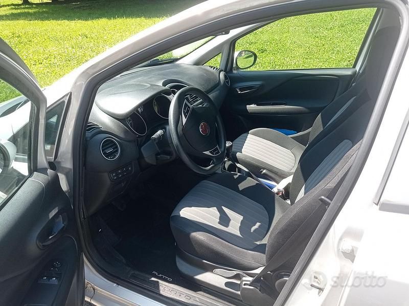 Usata Fiat Punto Street 95 CV (69 kW) 2017 Grigio Utilitaria