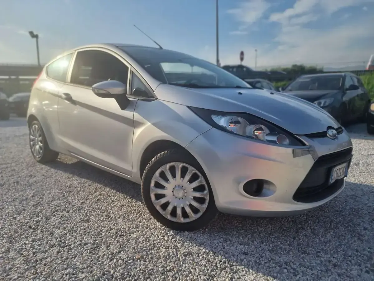 Usata Ford Fiesta Titanium 95 CV (69 kW) 2009 Other Berlina