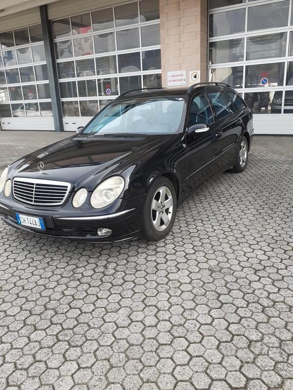 Usata Mercedes E320 Avantgarde 330 CV (242 kW) 2003 Nero Station wagon