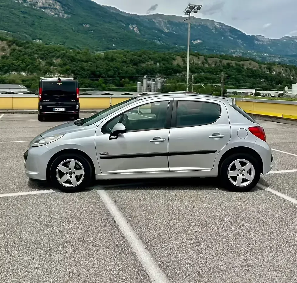 Usata Peugeot 207 Active 95 CV (69 kW) 2008 Grigio Berlina