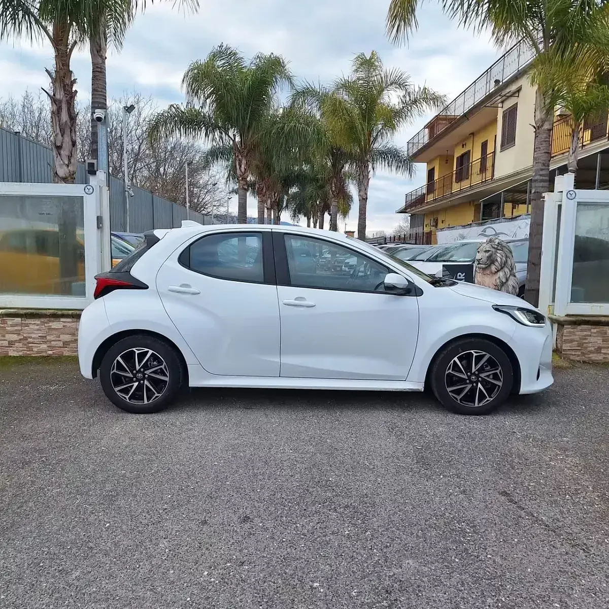 Usata Toyota Yaris Hybrid Trend 92 CV (67 kW) 2022 Bianco Berlina