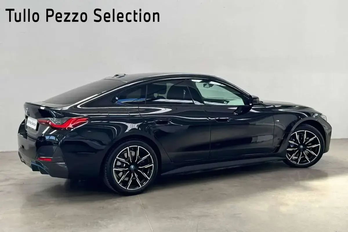 Usata BMW i4 M Sport 105 kW (143 CV) 2022 Saphirschwarz metallizzato Berlina