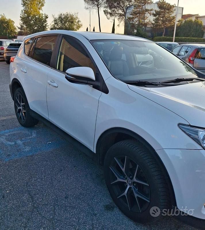 Usata Toyota RAV4 Lounge 150 CV (110 kW) 2014 Bianco SUV