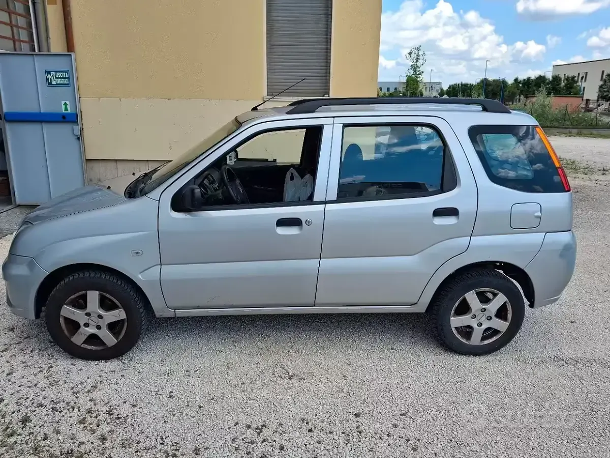 Usata Subaru Justy 68 CV (50 kW) 2005 Grigio Utilitaria