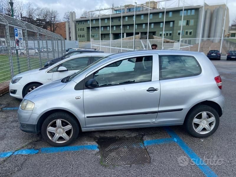 Usata VW Fox 75 CV (55 kW) 2006 Grigio Utilitaria