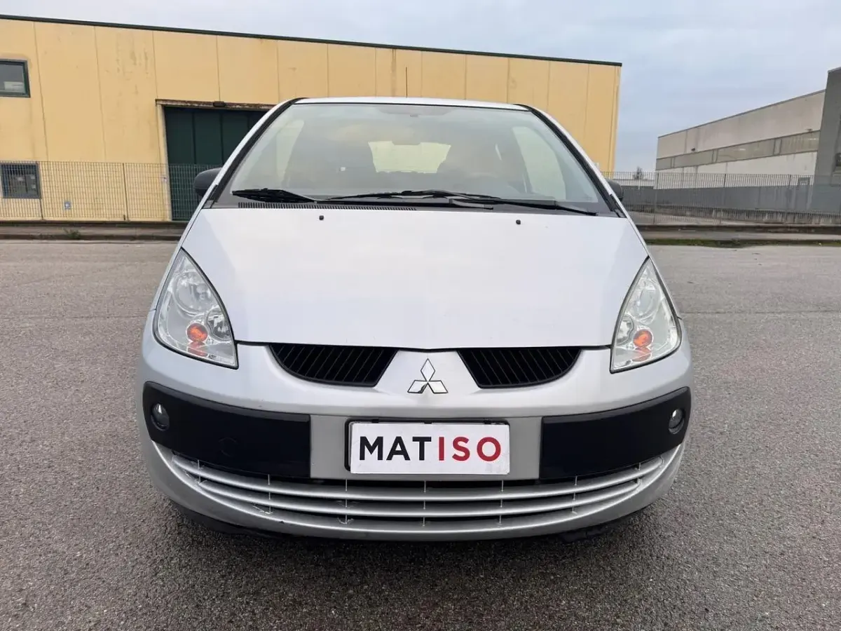 Usata Mitsubishi Colt 74 CV (54 kW) 2007 Argento Berlina