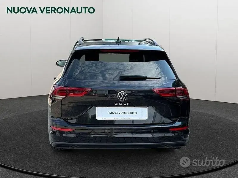 Usata VW Golf VIII Life 116 CV (85 kW) 2022 Nero Station wagon