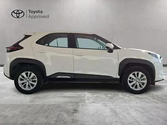 Usata Toyota Yaris Cross Active 116 CV (85 kW) 2021 Super white SUV