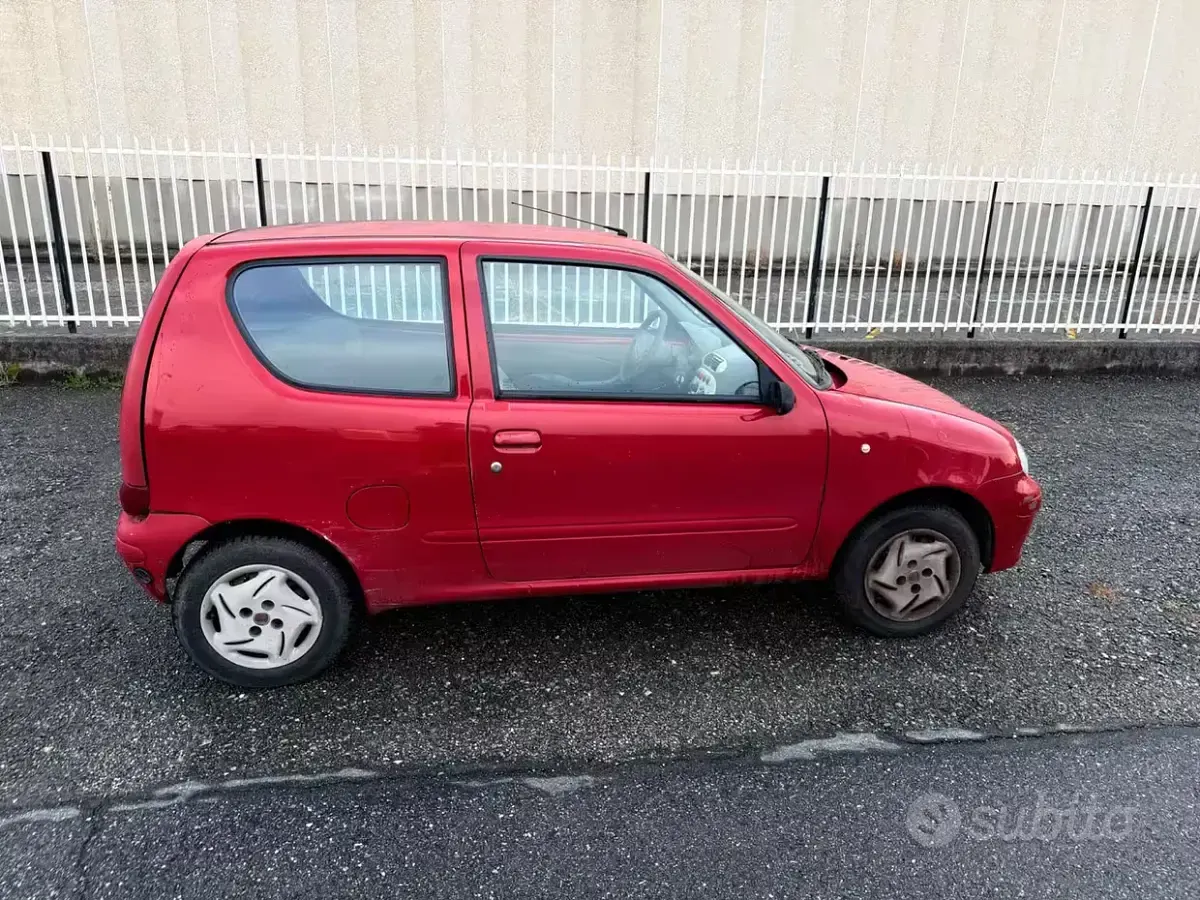 Usata Fiat 600 60 CV (44 kW) 2010 Rosso Utilitaria