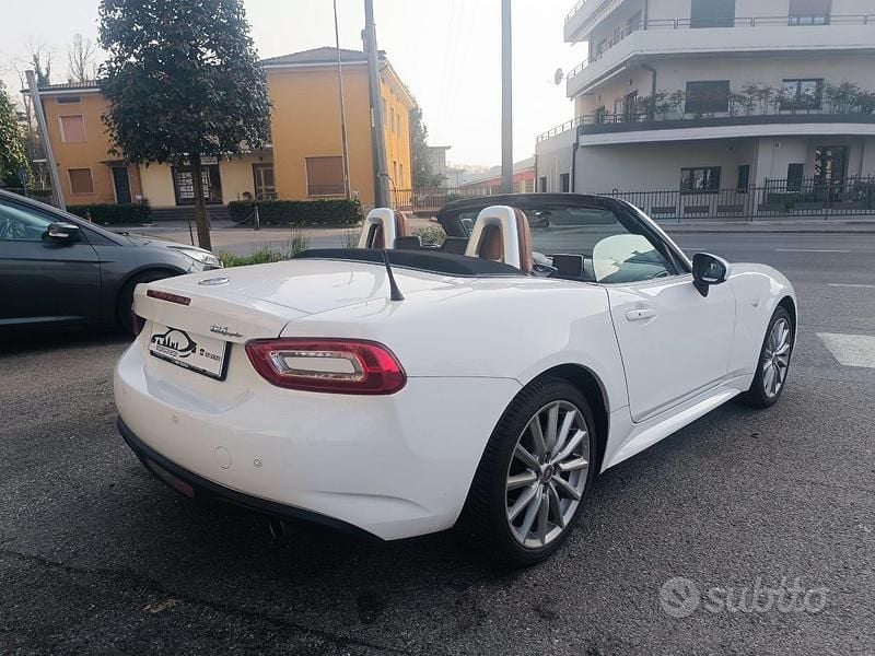 Usata Fiat 124 Spider Lusso 140 CV (102 kW) 2017 Bianco Cabrio