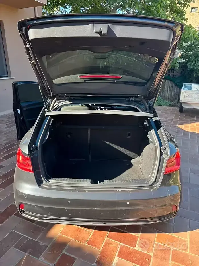 Usata Audi A1 116 CV (85 kW) 2019 Grigio SUV