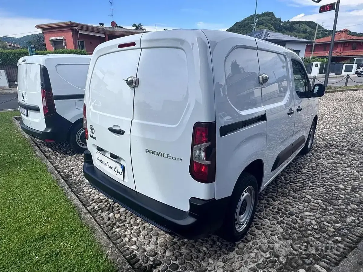 Usata Toyota Proace City City 102 CV (75 kW) 2022 Bianco Monovolume