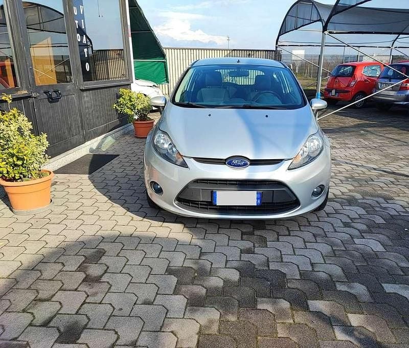 Usata Ford Fiesta 82 CV (60 kW) 2008 Grigio Utilitaria