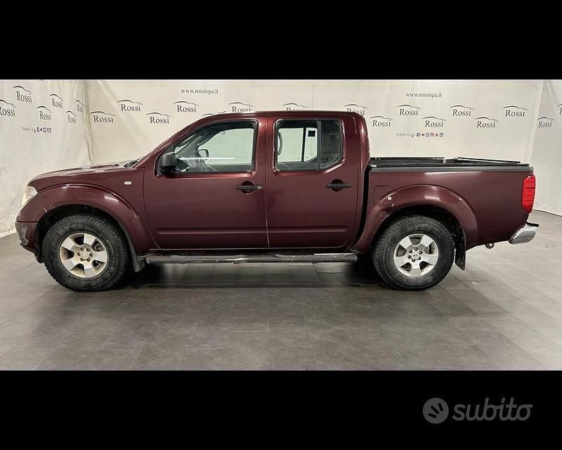 Usata Nissan Navara XE 174 CV (127 kW) 2006 Prugna Pick-up