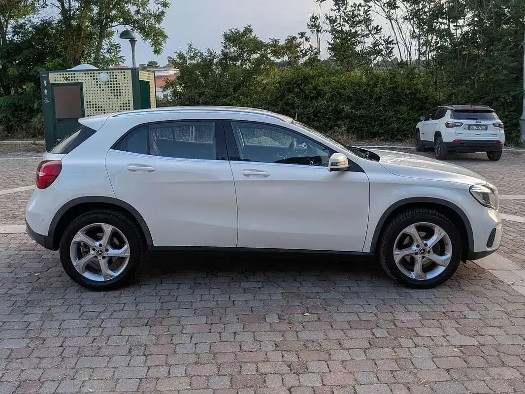 Usata Mercedes GLA200 136 CV (100 kW) 2017 Bianco SUV