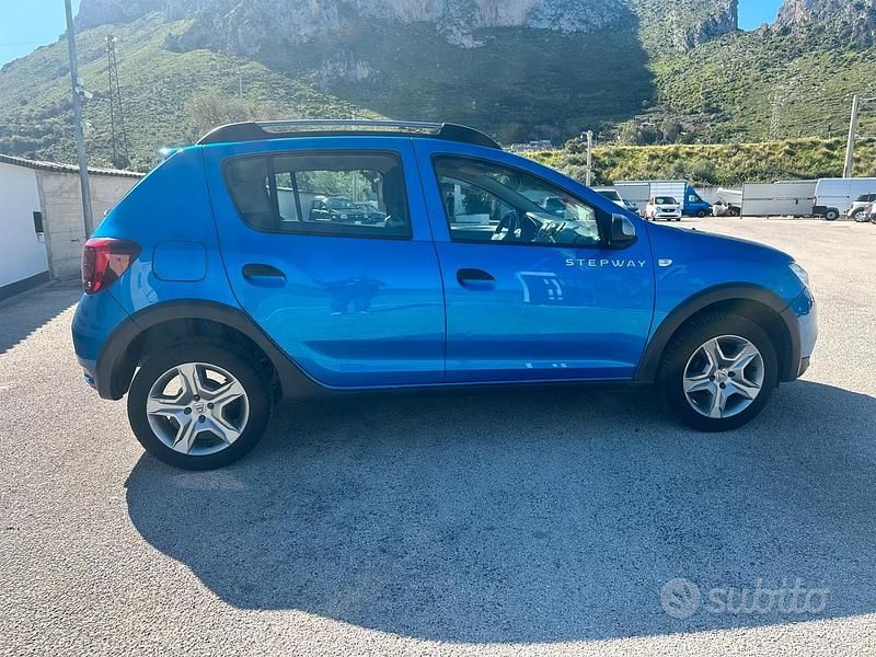 Usata Dacia Sandero Stepway 90 CV (66 kW) 2017 Blu Berlina
