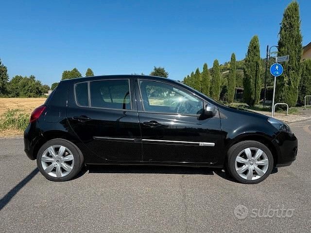 Usata Renault Clio IV Dynamique 75 CV (55 kW) 2012 Nero Berlina