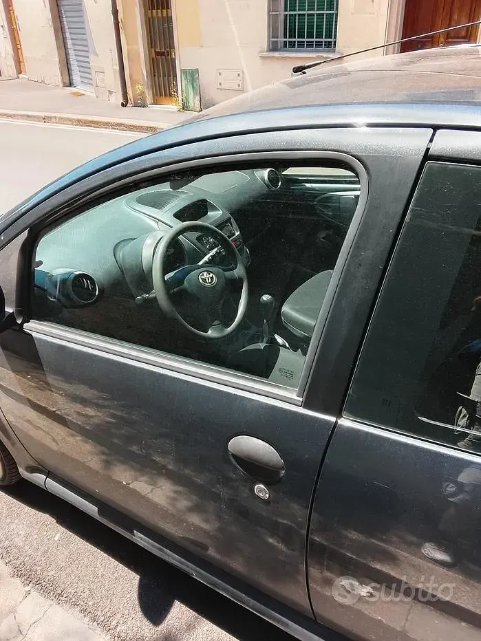 Usata Toyota Aygo 68 CV (50 kW) 2010 Grigio Utilitaria