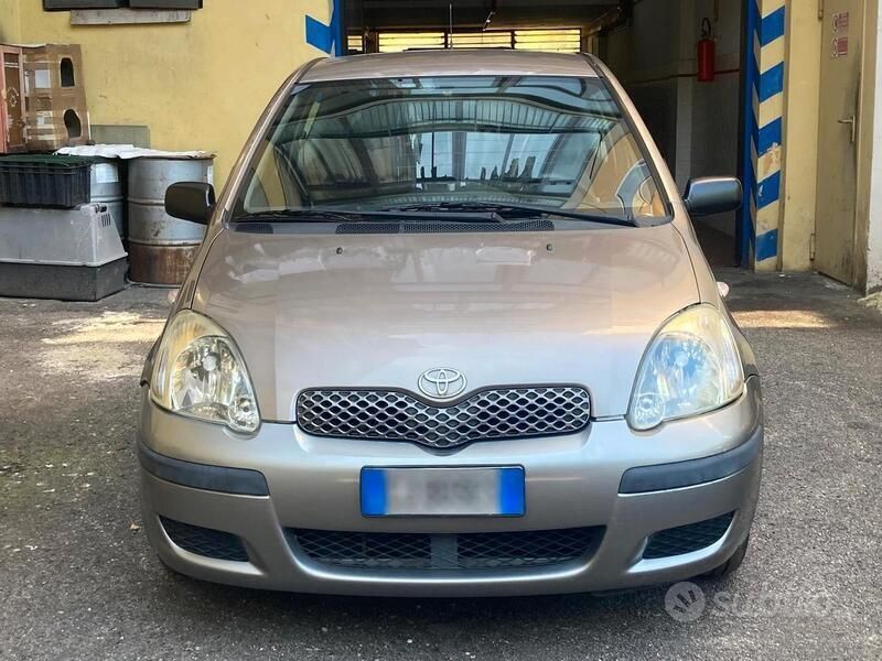Usata Toyota Yaris 68 CV (50 kW) 2003 Beige Utilitaria