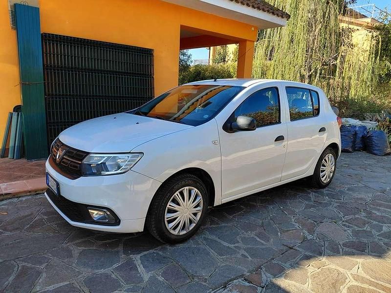 Bianco Usata 2018 Dacia Sandero Ambiance Tre volumi | 5900 € (Ottimo prezzo) - Immagine 1/4