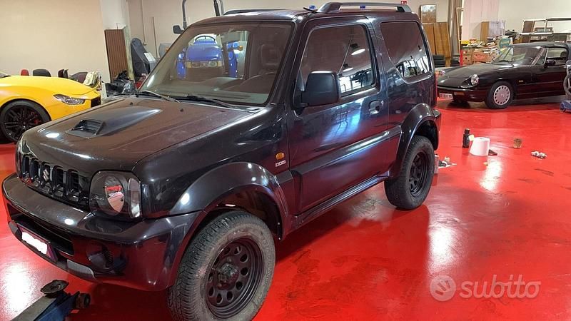Usata Suzuki Jimny 65 CV (47 kW) 2005 Nero / metallizzato SUV