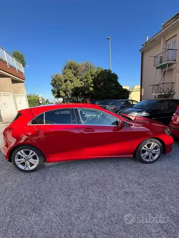Usata Mercedes A180 109 CV (80 kW) 2017 Rosso Berlina